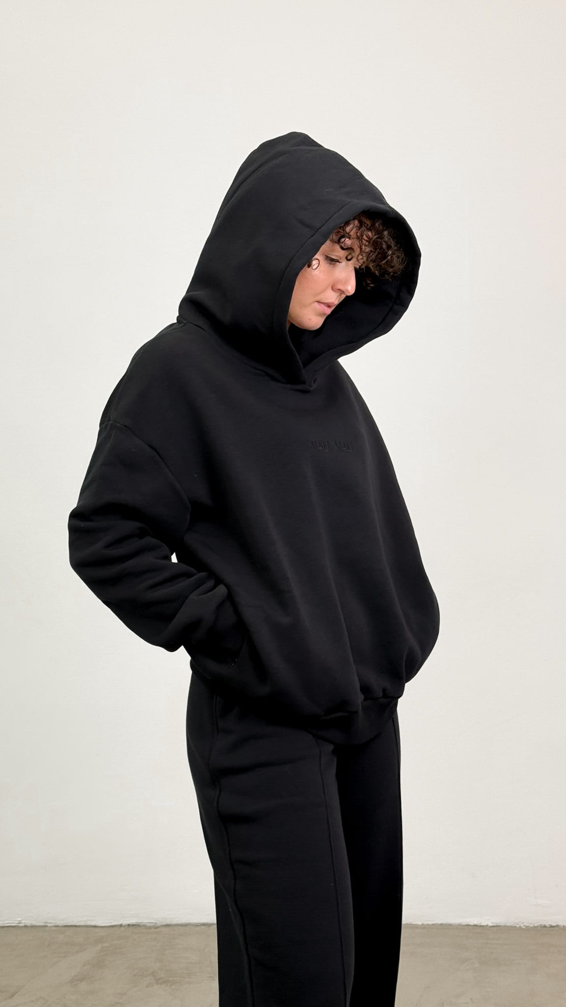 TRAPA BLACK